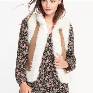 💙💙 Old Navy Faux Shearling Vest